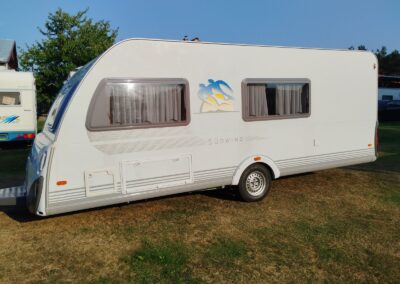 KNAUS 550 FSK – pevné palandy