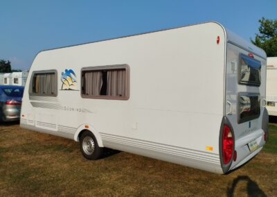 KNAUS 550 FSK – pevné palandy